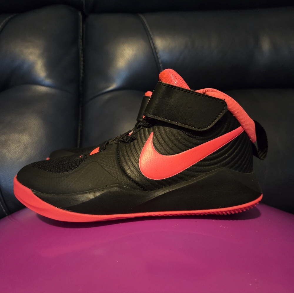 Nike Team Hustle D 9 PS Basketball Shoes